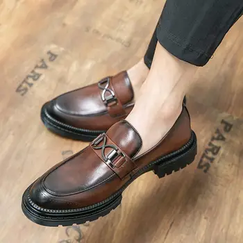 Мъжки обувки 2023 Нови черни ежедневни кожени обувки с брогами в британския стил, мъжки бизнес официалната дрехи, които растеж през Пролетта и есента, Уо