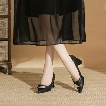 Размер 31-43, черни дамски обувки на висок ток 6 см, с остри пръсти, пролет 2024, нови дамски обувки-лодка малък размер.