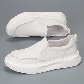 Моден тренд за почивка на дебела подметка, дишащи кожени малки бели обувки, нови универсални мъжки обувки на нисък ток