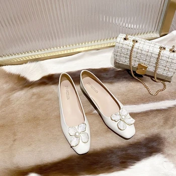 Ежедневни дамски летни обувки от естествена кожа, Перлена на сватбени обувки за булката, Бели елегантни обувки на нисък ток за жени, 2023 39, в продажба A
